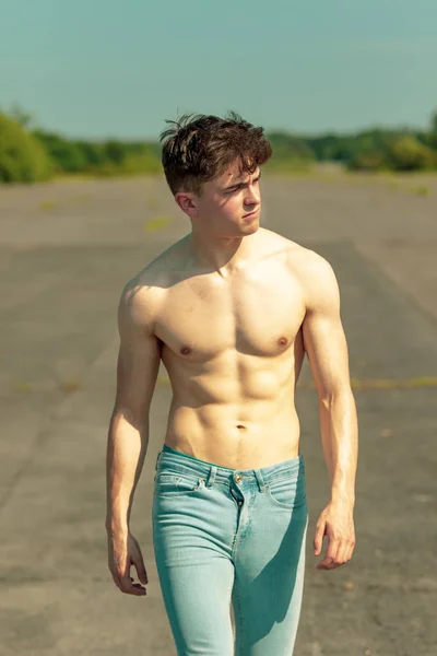 Young Adult Male Walking Forward Shirtless Warm Summer Day — Stock Photo, Image