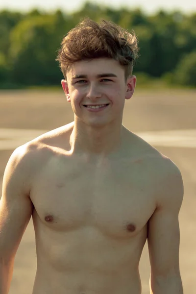 Young Adult Male Walking Forward Shirtless Warm Summer Day — Stock Photo, Image