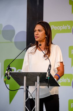 Londra, İngiltere, 23 Haziran 2018:-Gina Miller İngiltere hükümeti İngiltere'de yüksek mahkemeye aldı ve Brexit Parlamentosu'nun rolü üzerinde kazandı konuşuyor son İngiltere'de Brexit anlaşma bir halk oy için