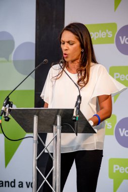 Londra, İngiltere, 23 Haziran 2018:-Gina Miller İngiltere hükümeti İngiltere'de yüksek mahkemeye aldı ve Brexit Parlamentosu'nun rolü üzerinde kazandı konuşuyor son İngiltere'de Brexit anlaşma bir halk oy için