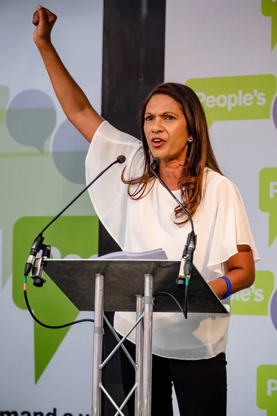 Londra, İngiltere, 23 Haziran 2018:-Gina Miller İngiltere hükümeti İngiltere'de yüksek mahkemeye aldı ve Brexit Parlamentosu'nun rolü üzerinde kazandı konuşuyor son İngiltere'de Brexit anlaşma bir halk oy için