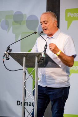 Londra, İngiltere, 23 Haziran 2018:-aktör Sir Tony Robinson konuşuyor, İngiltere'de Brexit anlaşma bir halk oy için Mart