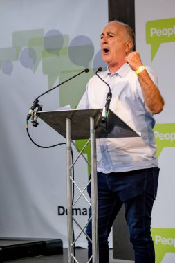 Londra, İngiltere, 23 Haziran 2018:-aktör Sir Tony Robinson konuşuyor, İngiltere'de Brexit anlaşma bir halk oy için Mart