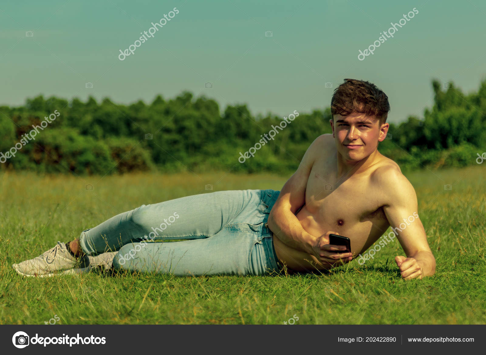 Giovane nudo caldo