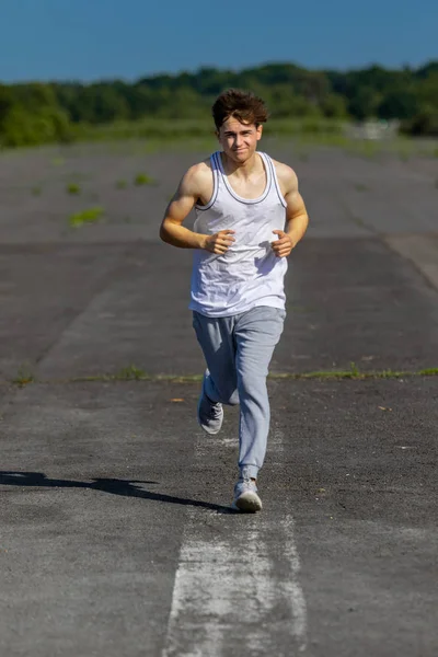 Mladého Dospělého Muže Kavkazské Běhání Venku Teplý Letní Den — Stock fotografie