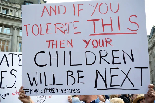 Londres Reino Unido Julio 2018 Placas Portadas Por Manifestantes Donald —  Fotos de Stock