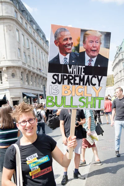 Londres Reino Unido Julio 2018 Placas Portadas Por Manifestantes Donald —  Fotos de Stock