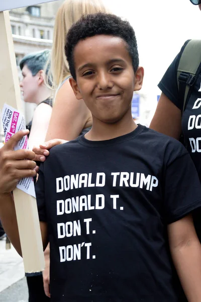 Londres Reino Unido Julio 2018 Placas Portadas Por Manifestantes Donald — Foto de Stock