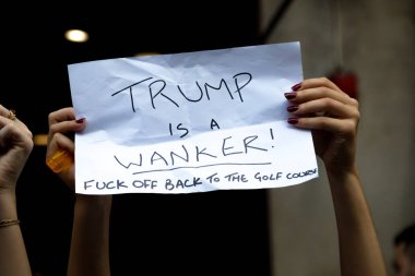 London, Büyük Britanya, 13 Temmuz 2018:Placards Londra'nın merkezinde yürüyen Donald Trump protestocular anti yapılır