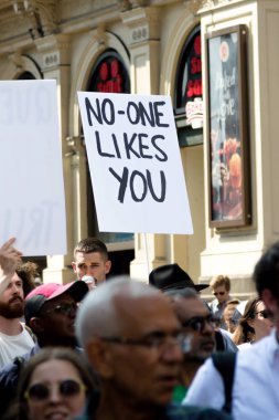 London, Büyük Britanya, 13 Temmuz 2018:Placards Londra'nın merkezinde yürüyen Donald Trump protestocular anti yapılır