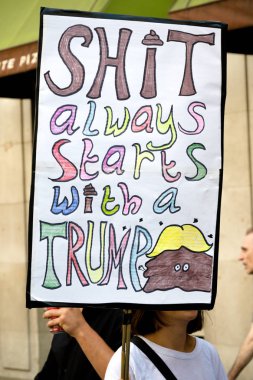 London, Büyük Britanya, 13 Temmuz 2018:Placards Londra'nın merkezinde yürüyen Donald Trump protestocular anti yapılır