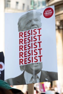 London, Büyük Britanya, 13 Temmuz 2018:Placards Londra'nın merkezinde yürüyen Donald Trump protestocular anti yapılır