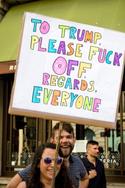 London, Büyük Britanya, 13 Temmuz 2018:Placards Londra'nın merkezinde yürüyen Donald Trump protestocular anti yapılır
