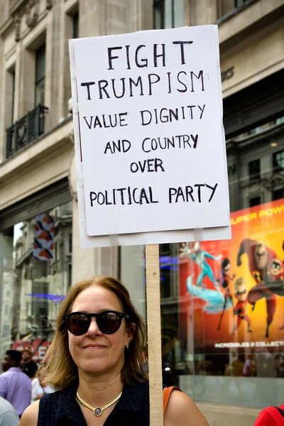 London Egyesült Királyság Július 2018 Placards Donald Trump Tüntetők Menetelő — Stock Fotó