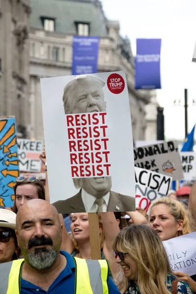 London Storbritannien Juli 2018 Placards Bärs Donald Trump Demonstranter Marscherade — Stockfoto