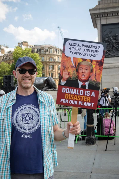 Londres Reino Unido Julio 2018 Placas Portadas Por Manifestantes Donald —  Fotos de Stock