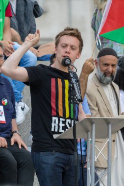 London, Büyük Britanya, 13 Temmuz 2018: gazeteci Owen Jones, konuşuyor anti Trump ralli Merkezi Londra'da