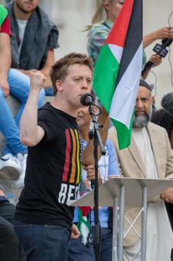 London, Büyük Britanya, 13 Temmuz 2018: gazeteci Owen Jones, konuşuyor anti Trump ralli Merkezi Londra'da