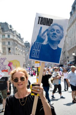 London, Büyük Britanya, 13 Temmuz 2018:Placards Londra'nın merkezinde yürüyen Donald Trump protestocular anti yapılır
