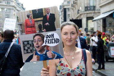 London, Büyük Britanya, 13 Temmuz 2018:Placards Londra'nın merkezinde yürüyen Donald Trump protestocular anti yapılır