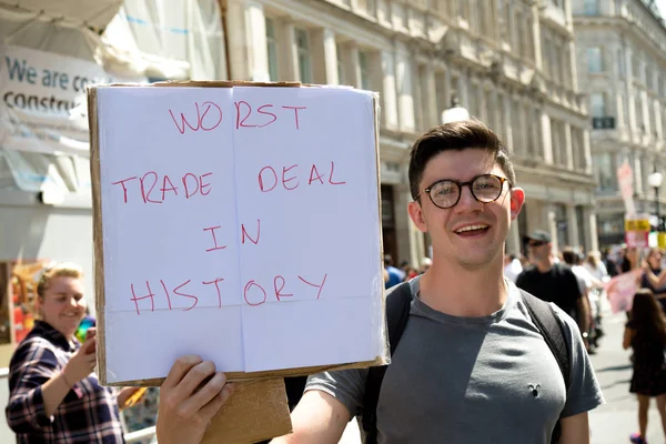 Лондон Сполучене Королівство Липня 2018 Placards Перевозяться Анти Дональд Трамп — стокове фото