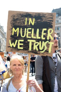 London, Büyük Britanya, 13 Temmuz 2018:Placards Londra'nın merkezinde yürüyen Donald Trump protestocular anti yapılır