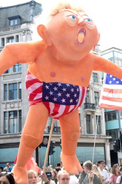London, Büyük Britanya, 13 Temmuz 2018:Placards Londra'nın merkezinde yürüyen Donald Trump protestocular anti yapılır