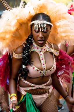 London, Büyük Britanya, 27th Ağustos 2018:-katılımcılar alın kısmı Batı Londra'da, Avrupa'nın en büyük sokak partisi Nottinghill Carival.