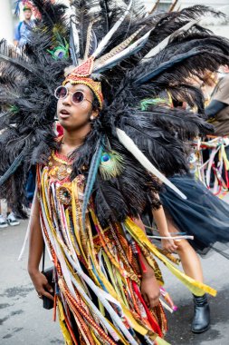 London, Büyük Britanya, 27th Ağustos 2018:-katılımcılar alın kısmı Batı Londra'da, Avrupa'nın en büyük sokak partisi Nottinghill Carival.
