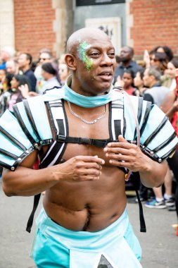 London, Büyük Britanya, 27th Ağustos 2018:-katılımcılar alın kısmı Batı Londra'da, Avrupa'nın en büyük sokak partisi Nottinghill Carival.