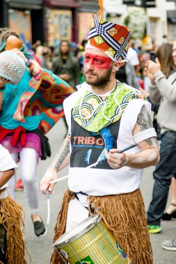 London, Büyük Britanya, 27th Ağustos 2018:-katılımcılar alın kısmı Batı Londra'da, Avrupa'nın en büyük sokak partisi Nottinghill Carival.