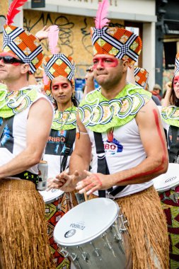 London, Büyük Britanya, 27th Ağustos 2018:-katılımcılar alın kısmı Batı Londra'da, Avrupa'nın en büyük sokak partisi Nottinghill Carival.