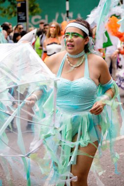 London, Büyük Britanya, 27th Ağustos 2018:-katılımcılar alın kısmı Batı Londra'da, Avrupa'nın en büyük sokak partisi Nottinghill Carival.