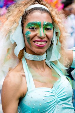 London, Büyük Britanya, 27th Ağustos 2018:-katılımcılar alın kısmı Batı Londra'da, Avrupa'nın en büyük sokak partisi Nottinghill Carival.