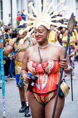 London, Büyük Britanya, 27th Ağustos 2018:-katılımcılar alın kısmı Batı Londra'da, Avrupa'nın en büyük sokak partisi Nottinghill Carival.