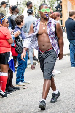 London, Büyük Britanya, 27th Ağustos 2018:-katılımcılar alın kısmı Batı Londra'da, Avrupa'nın en büyük sokak partisi Nottinghill Carival.