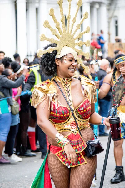 London, Büyük Britanya, 27th Ağustos 2018:-katılımcılar alın kısmı Batı Londra'da, Avrupa'nın en büyük sokak partisi Nottinghill Carival.