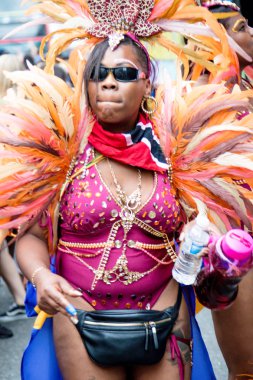 London, Büyük Britanya, 27th Ağustos 2018:-katılımcılar alın kısmı Batı Londra'da, Avrupa'nın en büyük sokak partisi Nottinghill Carival.