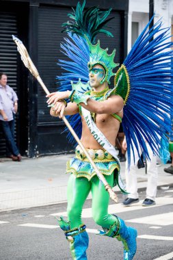 London, Büyük Britanya, 27th Ağustos 2018:-katılımcılar katılın Notting Hill Carival Batı Londra'da, Avrupa'nın en büyük sokak partisi.