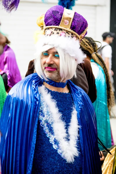 London, Büyük Britanya, 27th Ağustos 2018:-katılımcılar katılın Notting Hill Carival Batı Londra'da, Avrupa'nın en büyük sokak partisi.