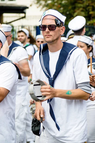 London, Büyük Britanya, 27th Ağustos 2018:-katılımcılar katılın Notting Hill Carival Batı Londra'da, Avrupa'nın en büyük sokak partisi.