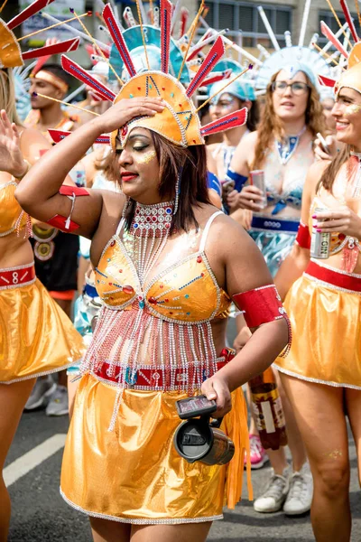 London, Büyük Britanya, 27th Ağustos 2018:-katılımcılar alın kısmı Batı Londra'da, Avrupa'nın en büyük sokak partisi Nottinghill Carival.