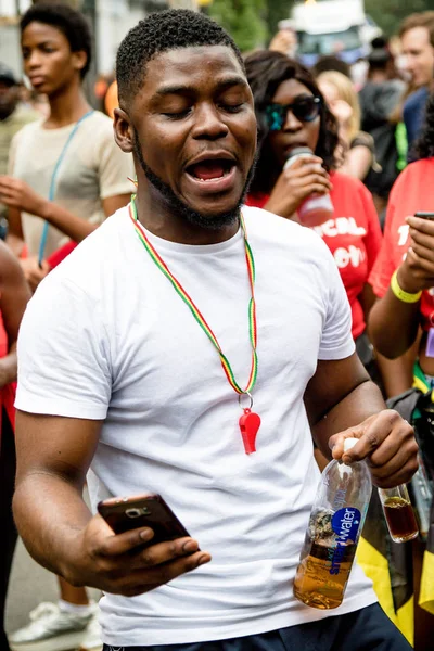 London, Büyük Britanya, 27th Ağustos 2018:-katılımcılar alın kısmı Batı Londra'da, Avrupa'nın en büyük sokak partisi Nottinghill Carival.