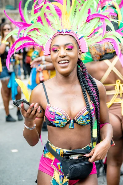 London, Büyük Britanya, 27th Ağustos 2018:-katılımcılar alın kısmı Batı Londra'da, Avrupa'nın en büyük sokak partisi Nottinghill Carival.