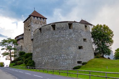 Vaduz, Lihtenştayn, 18th Ağustos 2018:-Vaduz Kalesi, iktidar Liechtenstein Prens yurdu bulunan sermaye şehir Vaduz