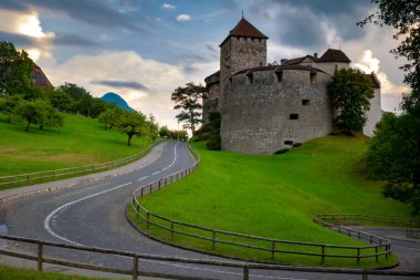 Vaduz, Lihtenştayn, 18th Ağustos 2018:-Vaduz Kalesi, iktidar Liechtenstein Prens yurdu bulunan sermaye şehir Vaduz