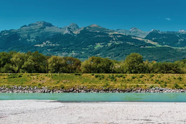 Kilátást Rajna Folyó Határon Vaduz Liechtenstein Svájcba — Stock Fotó