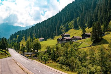 Steg merkezi Liechtenstein küçük bir köyde bir görünümünü sermaye Vaduz ve Malbun arasındaki yolda