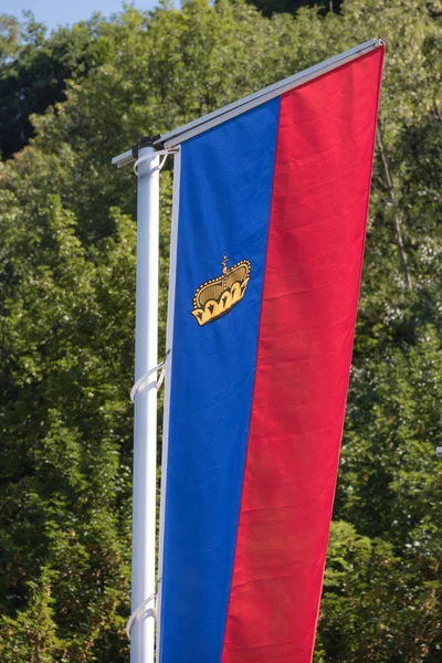 Vaduz Liechtenstein Août 2018 Drapeau National Liechtenstein Flottant Dans Capitale — Photo