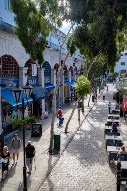 Cebelitarık, Amerika Birleşik Devletleri, 3 Ekim 2018:-Grand Casemates Meydanı Cebelitarık, büyük perakende ve eğlence merkezine. Gibraltar İngiliz denizaşırı Bölgesi İspanya'nın güney ucunda yer almaktadır.